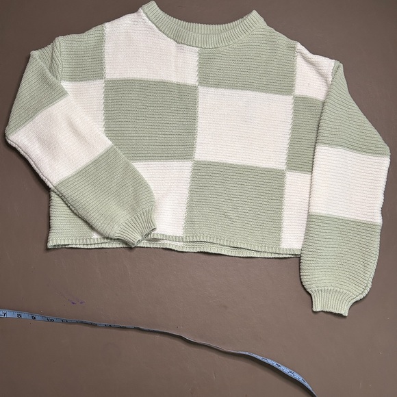 moon & madison EUC Green and White Crop Crewneck Sweater- Worn 1 Time - Picture 1 of 10